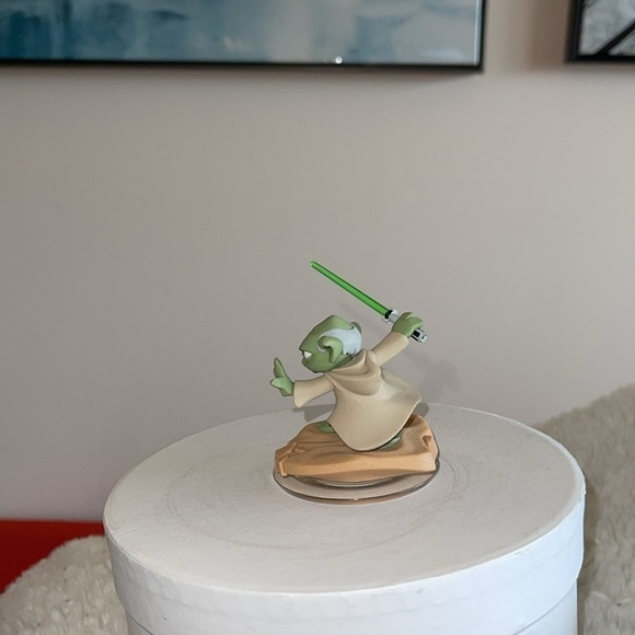 Disneys Star Wars Yoda action figure Only displayed unboxed not been played with - Picture 3 of 5